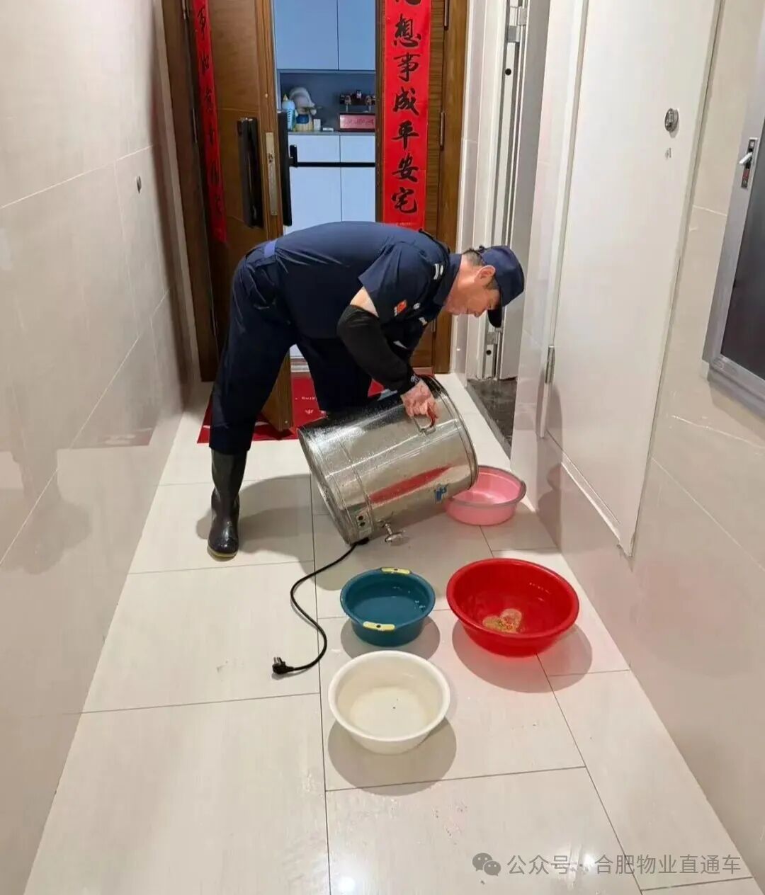 送水上门 张雨洁·图.jpg